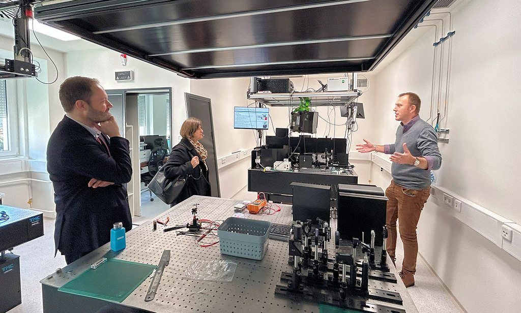 Navsteva vedecke atase Francie v ustavu